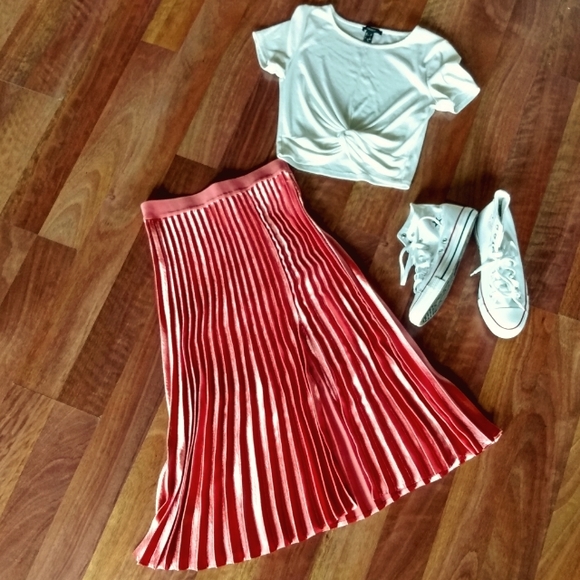 NY & Company Pleated Midi Skirt - Picture 3 of 3